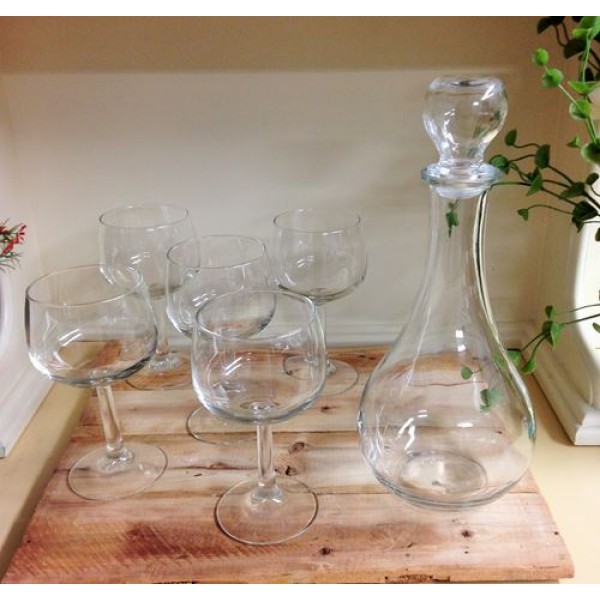 Ensemble coupes a vin et Carafe made in Italy